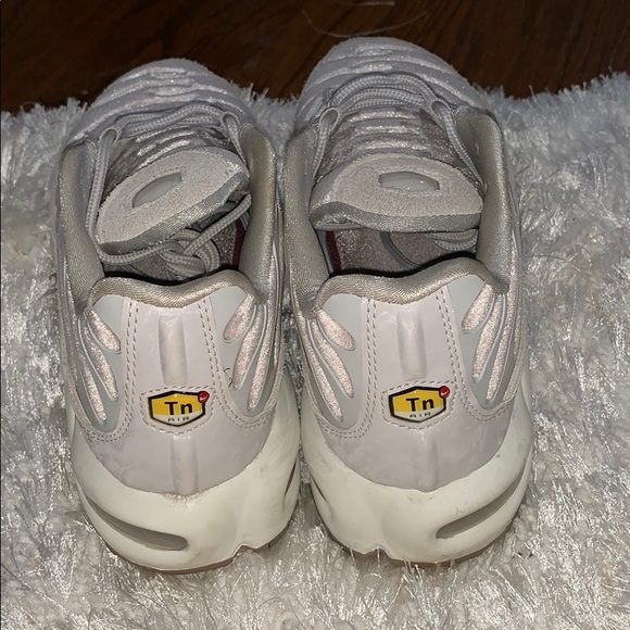 Women’s Nike Air Max Plus LX Velvet shoe - Picture 3 of 4